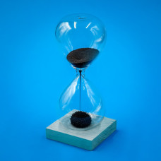 MAGNETIC HOURGLASS